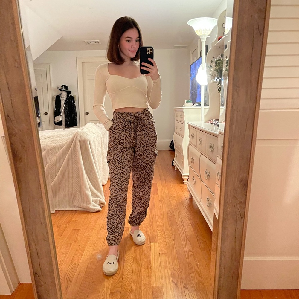 Aerie, cargo styled, jogger fitting cheetah pants.